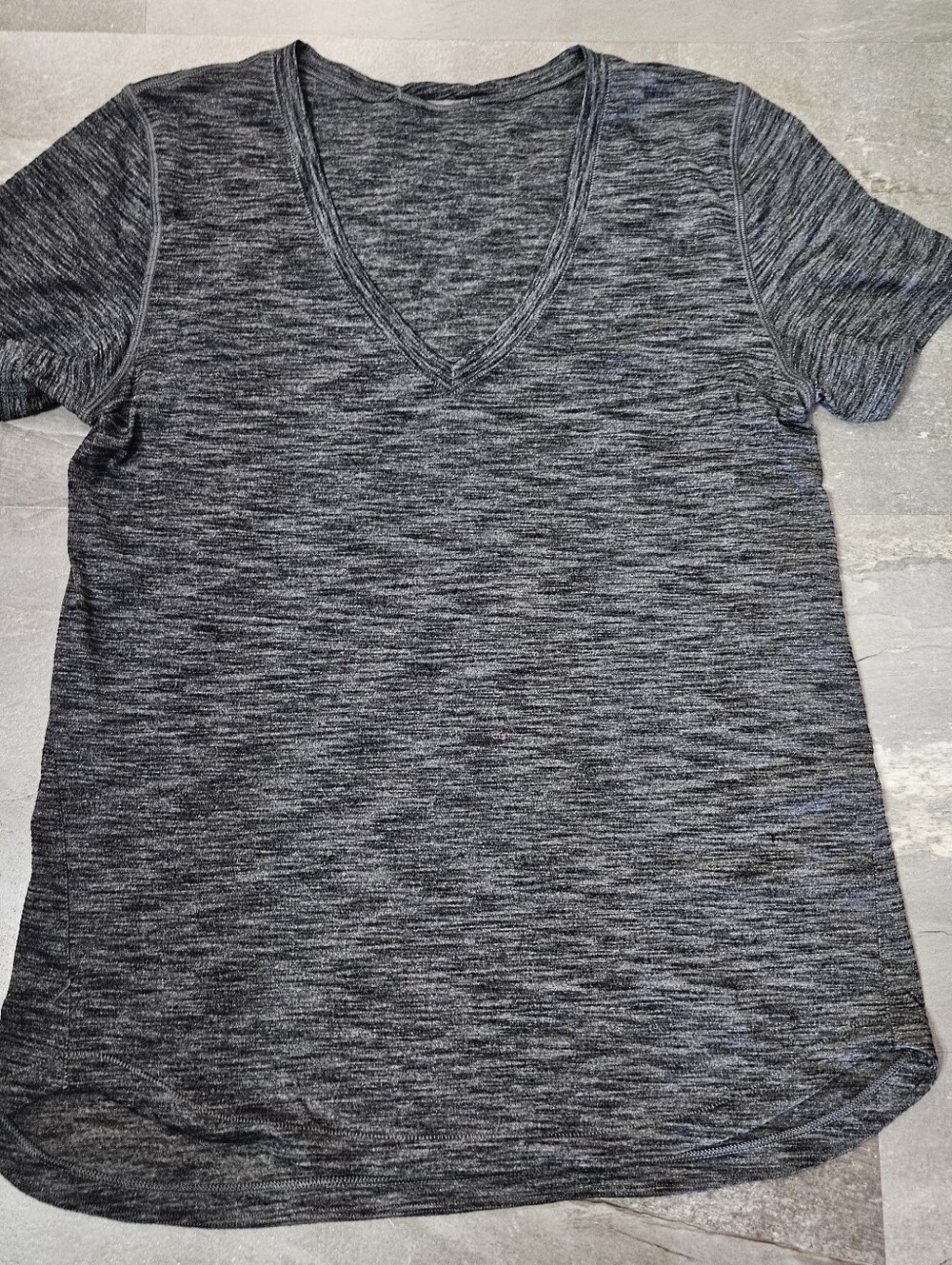 Lululemon V-Neck Short Sleeve Top. T-Shirt. Heather Grey With Touch Of Black. S.
